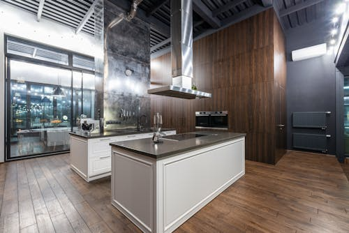 How Kitchen Ventilation (or the Lack of It) Shapes a Buyer’s Gut Feeling About
the Space